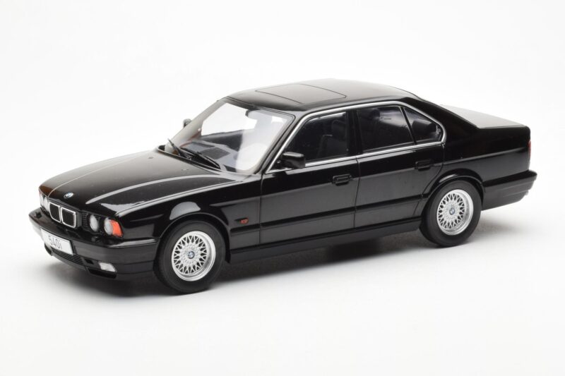 BMW 540i E34 Noir Metallic MCG 1:18