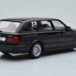 BMW 540i E34 Touring Noir Métallisé MCG 1:18 - image 2 of 6