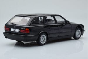 BMW 540i E34 Touring Noir Métallisé MCG 1:18 MCG18329 Métal — image 2 sur 6