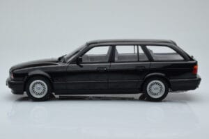 BMW 540i E34 Touring Noir Métallisé MCG 1:18 MCG18329 Métal — image 3 sur 6