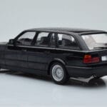 BMW 540i E34 Touring Noir Métallisé MCG 1:18 - image 5 of 6