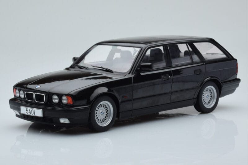BMW 540i E34 Touring Noir Métallisé MCG 1:18