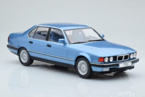 BMW 7 Series E32 730i Bleu MCG 1:18 MCG18160 Métal — image 3 sur 5