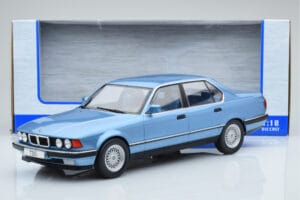 BMW 7 Series E32 730i Bleu MCG 1:18 MCG18160 Métal — image 5 sur 5