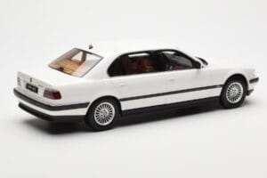BMW 750iL E38 Asia Exclusive Blanc Otto 1:18 OT836 Résine — image 2 sur 6