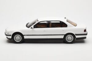 BMW 750iL E38 Asia Exclusive Blanc Otto 1:18 OT836 Résine — image 3 sur 6