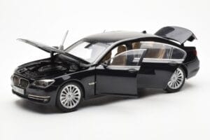 BMW 750Li F02 Facelift Carbon Noir Kyosho 1:18 08784BK Métal — image 2 sur 8