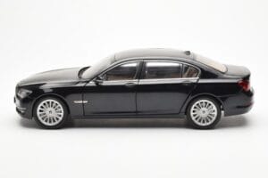 BMW 750Li F02 Facelift Carbon Noir Kyosho 1:18 08784BK Métal — image 4 sur 8