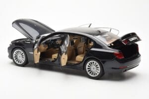 BMW 750Li F02 Facelift Carbon Noir Kyosho 1:18 08784BK Métal — image 5 sur 8