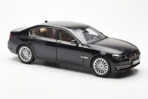 BMW 750Li F02 Facelift Carbon Noir Kyosho 1:18 08784BK Métal — image 6 sur 8