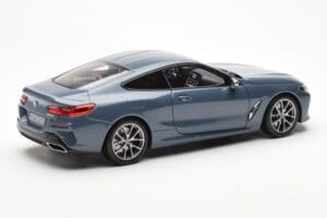 BMW 850i G15 Barcelona Blue Metallic Norev 1:18 80432450995 Métal — image 3 sur 8