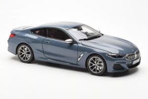 BMW 850i G15 Barcelona Blue Metallic Norev 1:18 80432450995 Métal — image 6 sur 8