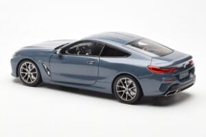 BMW 850i G15 Barcelona Blue Metallic Norev 1:18 80432450995 Métal — image 7 sur 8