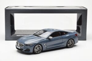 BMW 850i G15 Barcelona Blue Metallic Norev 1:18 80432450995 Métal — image 8 sur 8