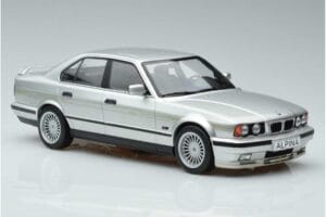 BMW Alpina B10 4.6 E34 Argent MCG 1:18 MCG18231 Métal — image 4 sur 5