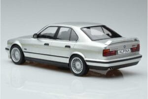 BMW Alpina B10 4.6 E34 Argent MCG 1:18 MCG18231 Métal — image 5 sur 5