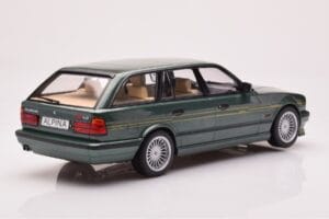 BMW Alpina B10 E34 Touring Vert Foncé MCG 1:18 MCG18331 Métal — image 2 sur 6