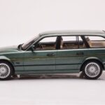 BMW Alpina B10 E34 Touring Vert Foncé MCG 1:18 - image 3 of 6