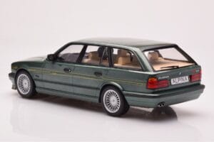 BMW Alpina B10 E34 Touring Vert Foncé MCG 1:18 MCG18331 Métal — image 5 sur 6