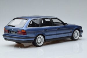 BMW Alpina B10 E34 4.0 Touring Bleu Otto 1:18 OT944 Résine — image 2 sur 6