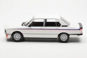 BMW M535i E12 Blanc Norev 1:18 183265 Métal — image 3 sur 5