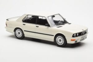 BMW M535i E28 Blanc Norev 1:18 183260 Métal — image 4 sur 6