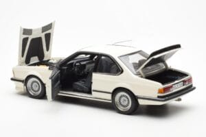 BMW M635 CSi E24 Blanc Dealer Edition AUTOart 1:18 80430145829 Métal — image 5 sur 8