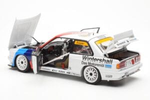 BMW M3 E30 #11 S. Soper Warsteiner DTM 1991 AUTOart 1:18 89146 Métal — image 5 sur 8