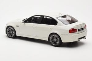 BMW M3 E90 Berline Blanc GT Spirit 1:18 GT053 Résine — image 5 sur 6