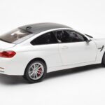 BMW M4 F82 Frozen Brilliant Blanc Paragon 1:18 - image 3 of 8