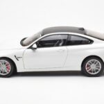 BMW M4 F82 Frozen Brilliant Blanc Paragon 1:18 - image 4 of 8