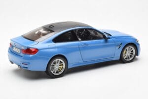 BMW M4 F82 Yas Marina Bleu Paragon 1:18 PA-97102 Métal — image 3 sur 8