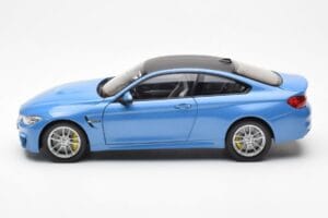 BMW M4 F82 Yas Marina Bleu Paragon 1:18 PA-97102 Métal — image 4 sur 8