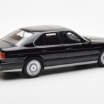 BMW M5 E34 Noir Otto 1:18 - image 2 of 6
