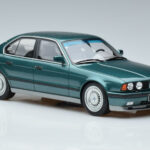 BMW M5 E34 Cecotto Edition Vert Otto 1:18 - image 4 of 6