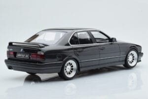 BMW M5 E34 Hartge Noir Otto 1:18 OT362B Résine — image 5 sur 6