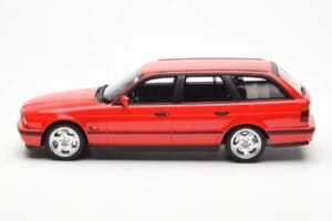 BMW M5 E34 Touring Rouge Otto 1:18 OT951 Résine — image 3 sur 6
