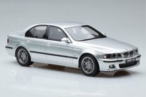 BMW M5 E39 Argent Otto 1:18 OT747B Résine — image 4 sur 7
