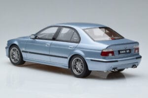 BMW M5 E39 Silverwater Bleu Otto 1:18 OT554 Résine — image 5 sur 6