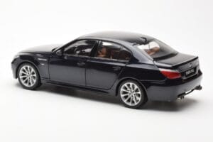 BMW M5 E60 Carbon Noir Kyosho 1:18 08593BK Métal — image 7 sur 8