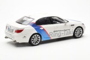 BMW M5 E60 Ring Taxi Nurburgring Kyosho 1:18 08593RT Métal — image 3 sur 8