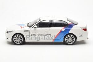 BMW M5 E60 Ring Taxi Nurburgring Kyosho 1:18 08593RT Métal — image 4 sur 8
