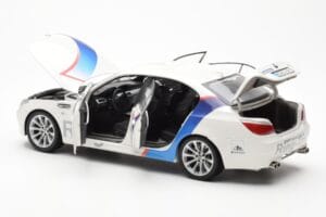 BMW M5 E60 Ring Taxi Nurburgring Kyosho 1:18 08593RT Métal — image 5 sur 8