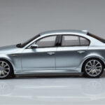 BMW M5 E60 Argent Otto 1:18 - image 3 of 6