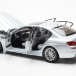 BMW M5 F10 Silverstone Argent Paragon 1:18 - image 5 of 8