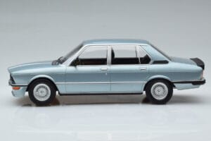 BMW M535i E12 Bleu Norev 1:18 183269 Métal — image 3 sur 6