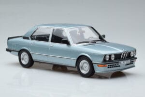 BMW M535i E12 Bleu Norev 1:18 183269 Métal — image 4 sur 6