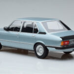 BMW M535i E12 Bleu Norev 1:18 - image 5 of 6