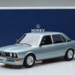 BMW M535i E12 Bleu Norev 1:18 - image 6 of 6