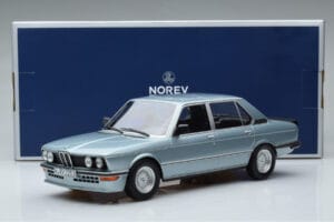 BMW M535i E12 Bleu Norev 1:18 183269 Métal — image 6 sur 6